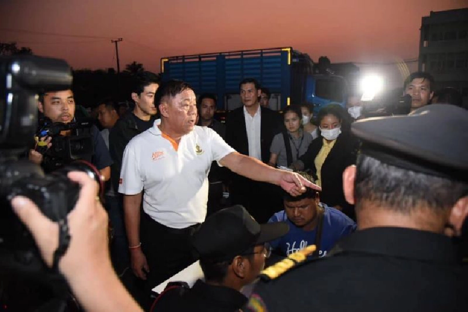 พล.ต.อ.อัศวิน ขวัญเมือง