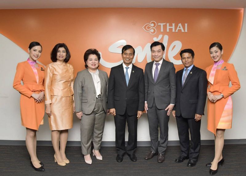   “ถาวร”หนุนไทยสมายล์ ผนึกบินไทยเสริมแกร่งธุรกิจ