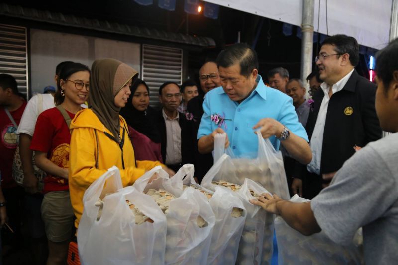 มท.2 เปิดงาน"มหกรรมธงฟ้า"ขับเคลื่อนเศรษฐกิจภูมิภาค จ.นราธิวาส