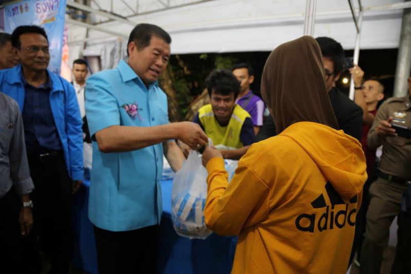 มท.2 เปิดงาน"มหกรรมธงฟ้า"ขับเคลื่อนเศรษฐกิจภูมิภาค จ.นราธิวาส