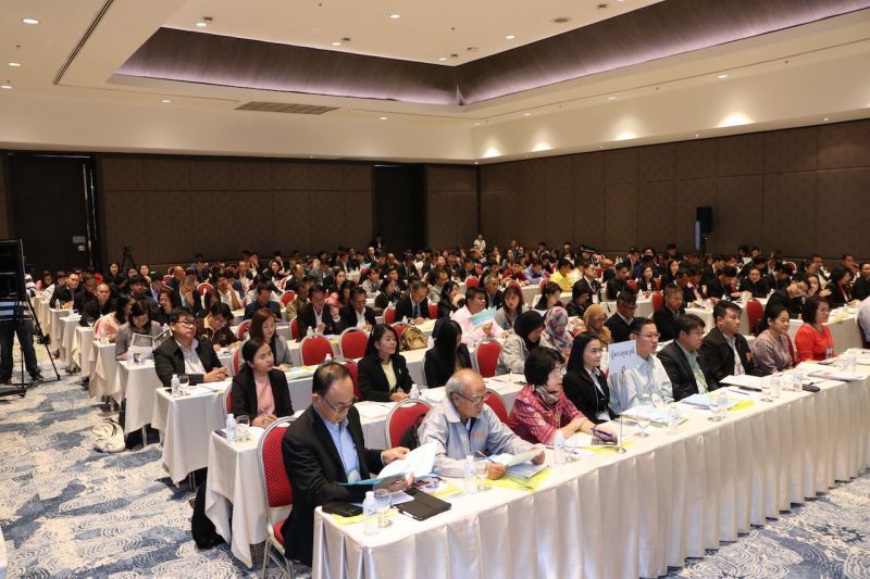 นักเรียนยากจน เฮ เปิดแจกทุนเรียนต่อสายอาชีพ 2,450 ทุน