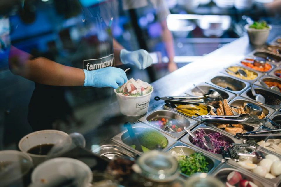 Farm factory  สร้างความต่างให้จานสลัด  ปั้นธุรกิจยั่งยืน