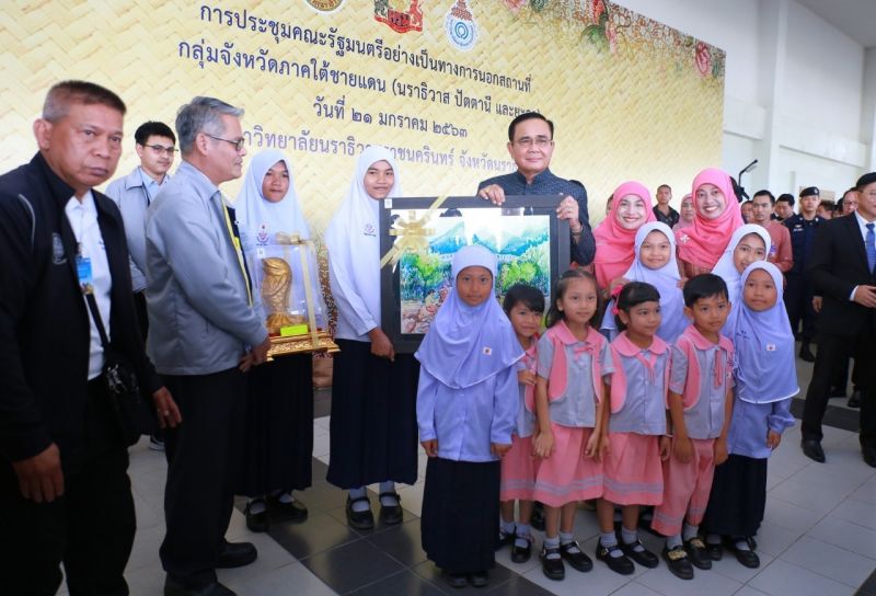 นักเรียนชายแดนใต้ ขอบคุณ "บิ๊กตู่" ให้โอกาสทางการศึกษา