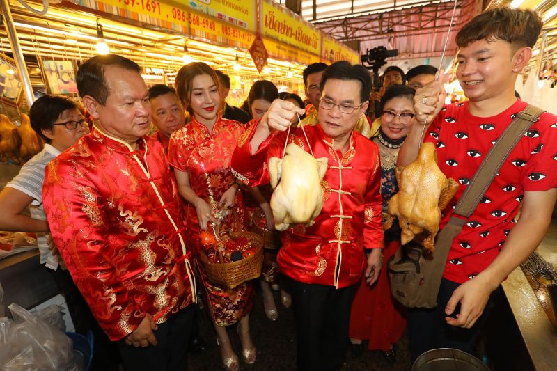 ภาพชุด "รมว.พณ.เปิดงาน “พาณิชย์ตุ้งแช่รับปีหนูทอง”  ในกิจกรรมรณรงค์ฉลาดซื้อประหยัดใช้"