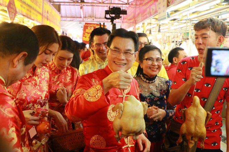 ภาพชุด "รมว.พณ.เปิดงาน “พาณิชย์ตุ้งแช่รับปีหนูทอง”  ในกิจกรรมรณรงค์ฉลาดซื้อประหยัดใช้"