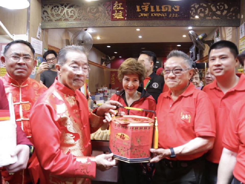 ‘หม่อมเต่า’บุกถนนเยาวราช มอบอั้งเปา คุ้มครองแรงงานไทยเข้าถึงปกส.