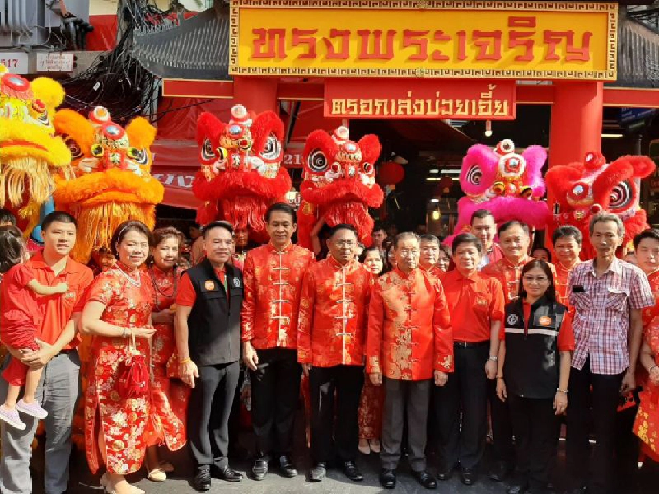 ‘หม่อมเต่า’บุกถนนเยาวราช มอบอั้งเปา คุ้มครองแรงงานไทยเข้าถึงปกส.