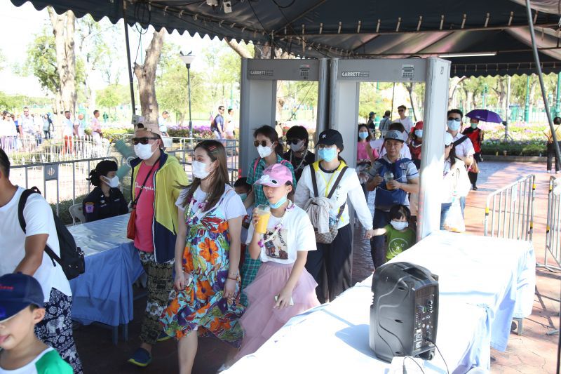 (ภาพชุด)ถึงเวลาสวม"หน้ากาก"เข้าหากัน ป้องกันไวรัสโคโรนาสายพันธ์ุใหม่