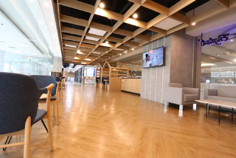 วอลล์สตรีท อิงลิช ปักหมุดสีลม ปั้น Co Learning Space