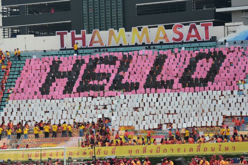 ประมวลภาพล้อการเมือง ฟุตบอลประเพณี จุฬาฯ-ธรรมศาสตร์ 