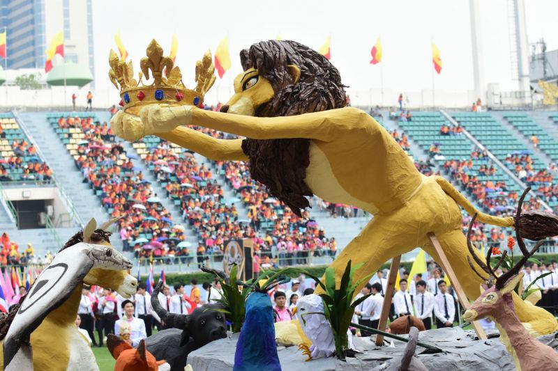 ประมวลภาพล้อการเมือง ฟุตบอลประเพณี จุฬาฯ-ธรรมศาสตร์ 