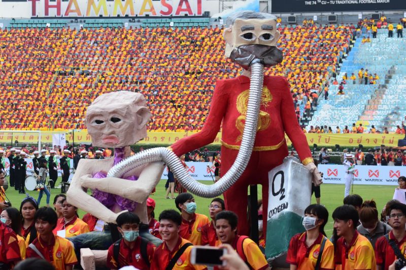 ประมวลภาพล้อการเมือง ฟุตบอลประเพณี จุฬาฯ-ธรรมศาสตร์ 