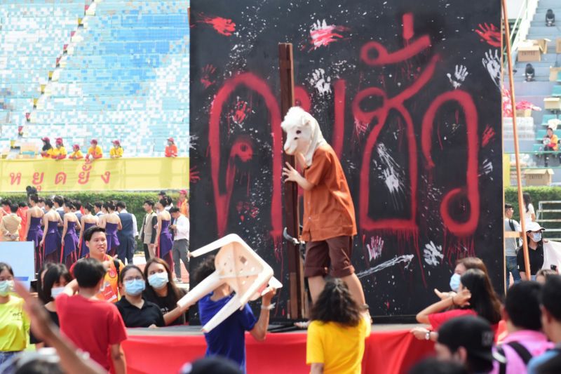 ประมวลภาพล้อการเมือง ฟุตบอลประเพณี จุฬาฯ-ธรรมศาสตร์ 