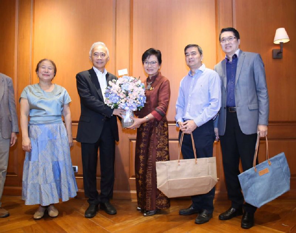 “ทูลกระหม่อม”พระราชทานแจกันดอกไม้วันเกิด“สุวัจน์”