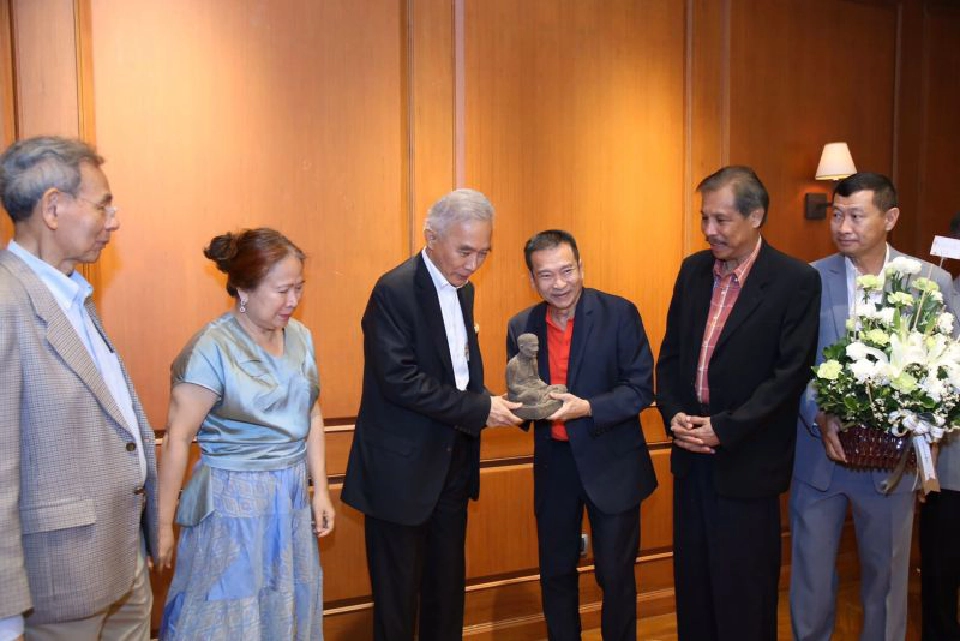 “ทูลกระหม่อม”พระราชทานแจกันดอกไม้วันเกิด“สุวัจน์”