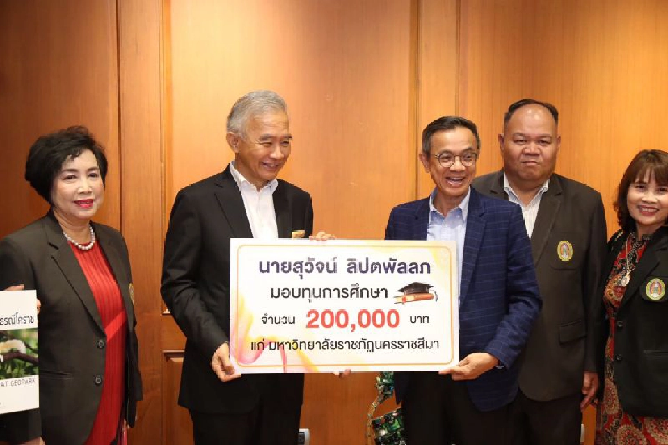 “ทูลกระหม่อม”พระราชทานแจกันดอกไม้วันเกิด“สุวัจน์”