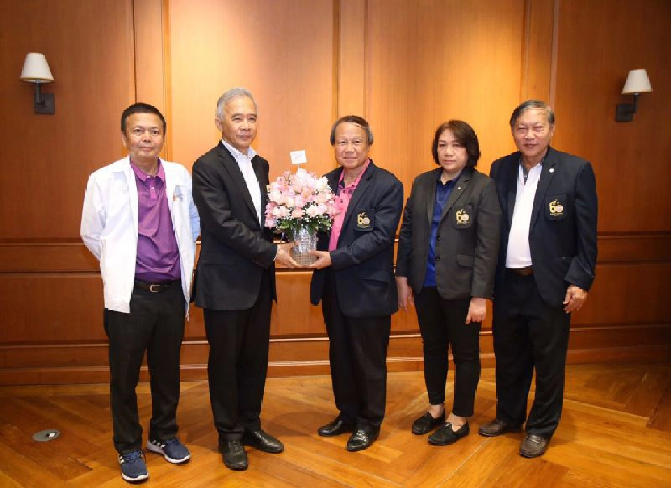 “ทูลกระหม่อม”พระราชทานแจกันดอกไม้วันเกิด“สุวัจน์”