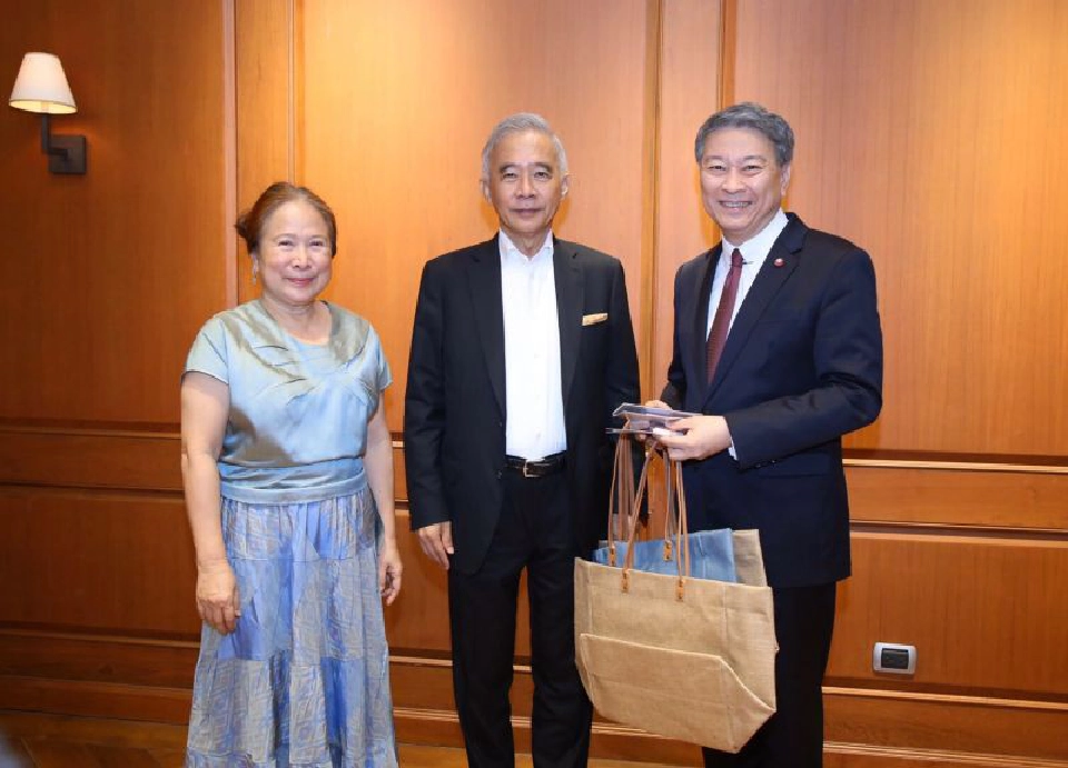 “ทูลกระหม่อม”พระราชทานแจกันดอกไม้วันเกิด“สุวัจน์”