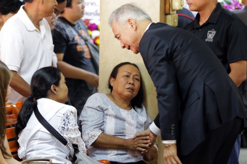  “สุวัจน์-เทวัญ”รุดเยี่ยม มอบเงินช่วยเหยื่อกราดยิงโคราช