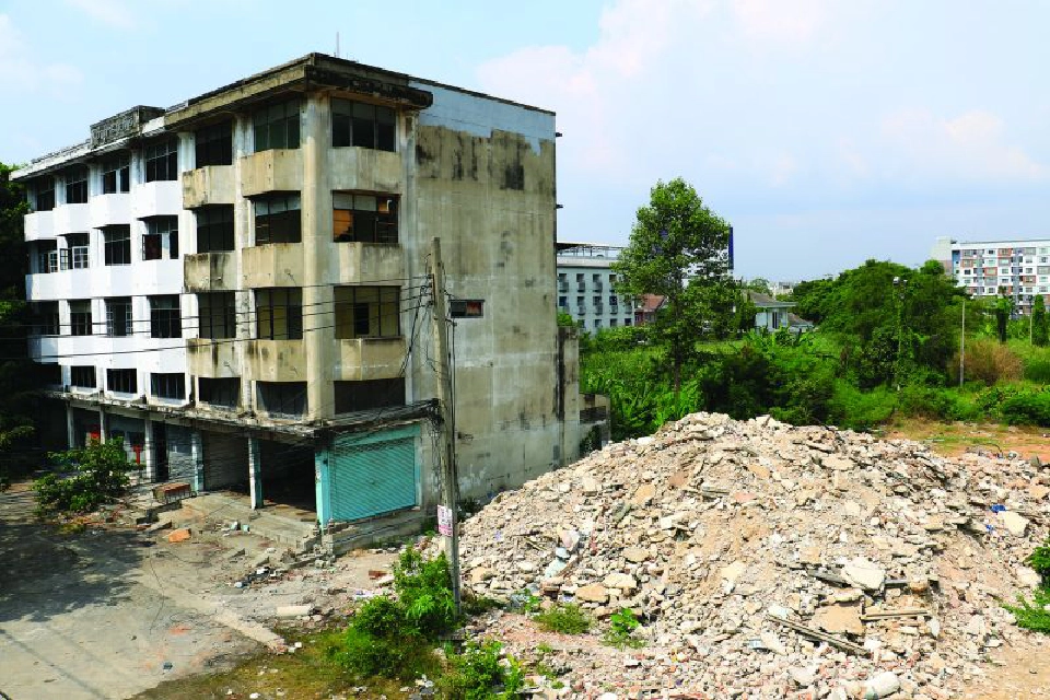 ทุนใหญ่ยึด พลิกโฉม แยกลำสาลี