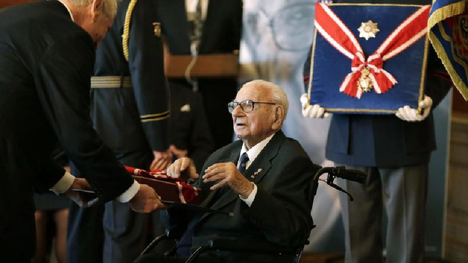 งานปิดทองหลังพระ ในเช็กโกสโลวักเกีย