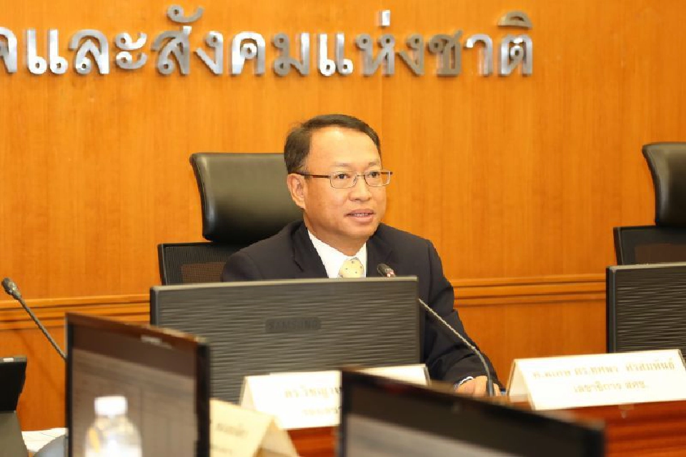 ทศพร ศิริสัมพันธ์