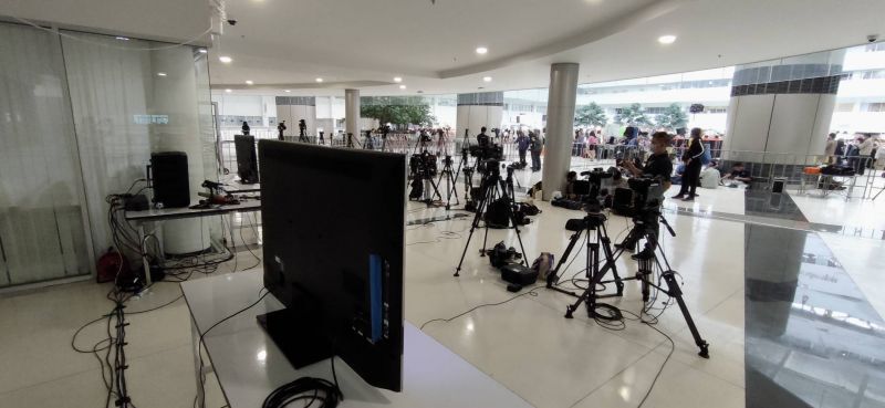 คุมเข้มหน้าศาลรธน. เตรียมถ่ายทอดสดบ่ายสาม