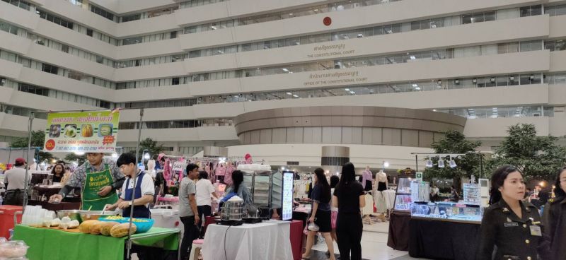 คุมเข้มหน้าศาลรธน. เตรียมถ่ายทอดสดบ่ายสาม