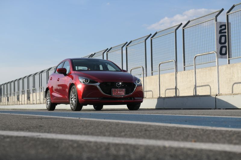 MAZDA 2 มองสวย-ขับแล้วรักเลย