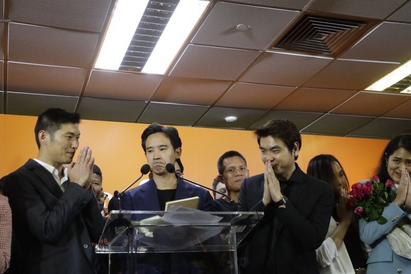 “พิธา”ฉายแววขึ้นหัวหน้าพรรคคนใหม่แทน“ธนาธร”