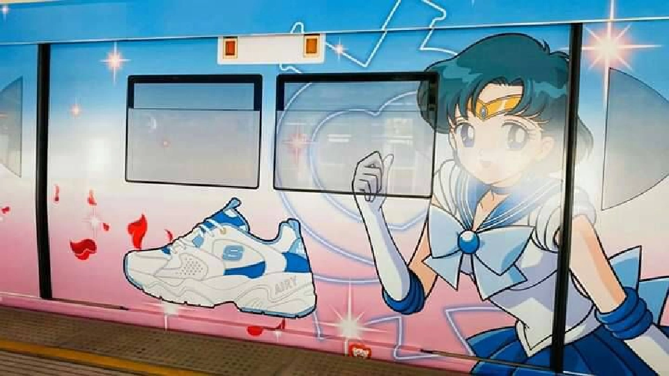 บีทีเอสโชว์ขบวนรถเซเลอร์มูน