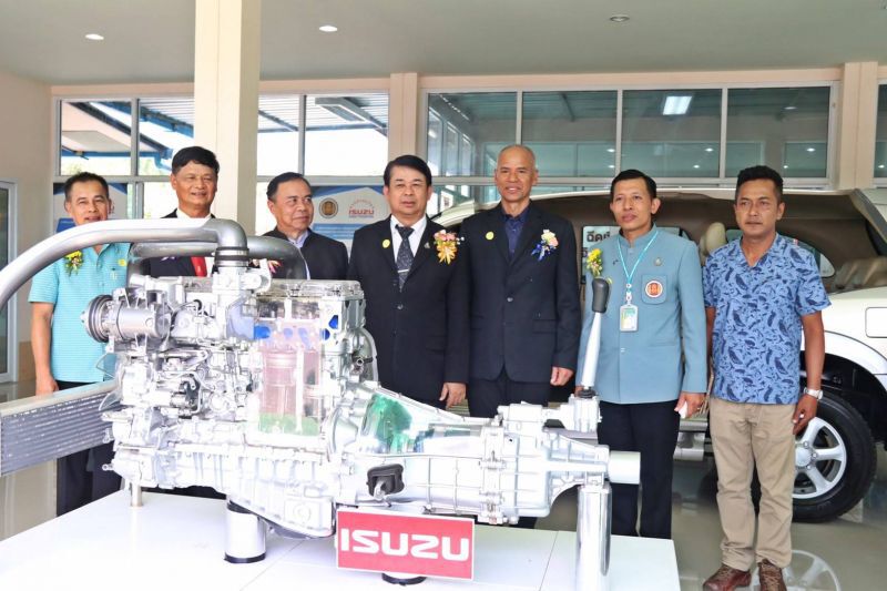 วิทยาลัยการอาชีพท่าแซะเปิดศูนย์เรียนรู้ถ่ายทอดเทคโนโลยียานยนต์ ISUZU