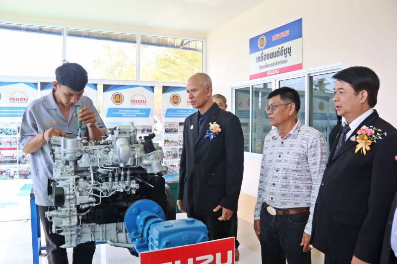 วิทยาลัยการอาชีพท่าแซะเปิดศูนย์เรียนรู้ถ่ายทอดเทคโนโลยียานยนต์ ISUZU