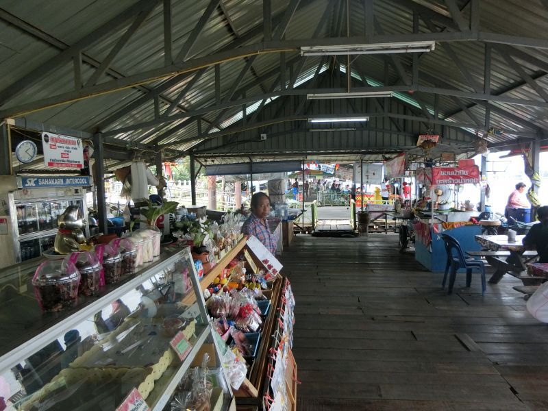 "โคโรนา" ทุบเศรษฐกิจชุมชน คนผวาไม่กล้าเที่ยว "ตลาดน้ำ" 