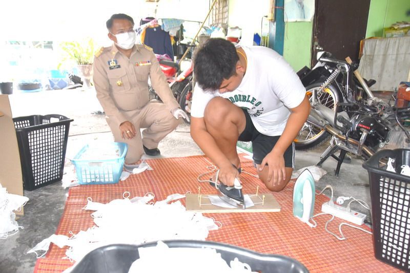 รวบพ่อค้าหัวใส ขณะซัก-รีด-แพ็ค "หน้ากากอนามัยมือสอง"  