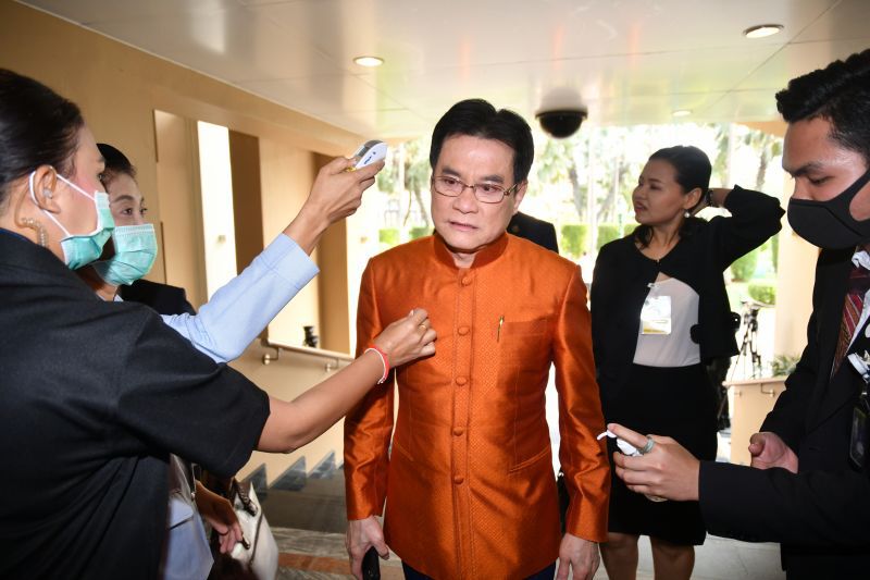 “ครม.”ก็ไม่เว้น ต้องวัดไข้ ใครป่วยห้ามเข้าประชุม(ภาพชุด) 