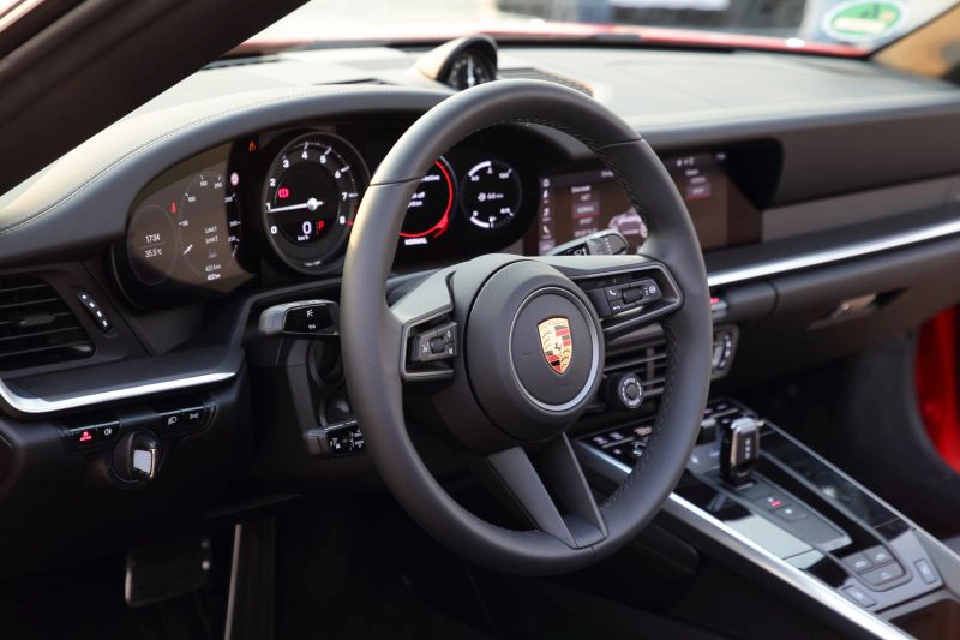 กระหน่ำปอร์เช่ 992 ค่าตัว 17 ล้าน