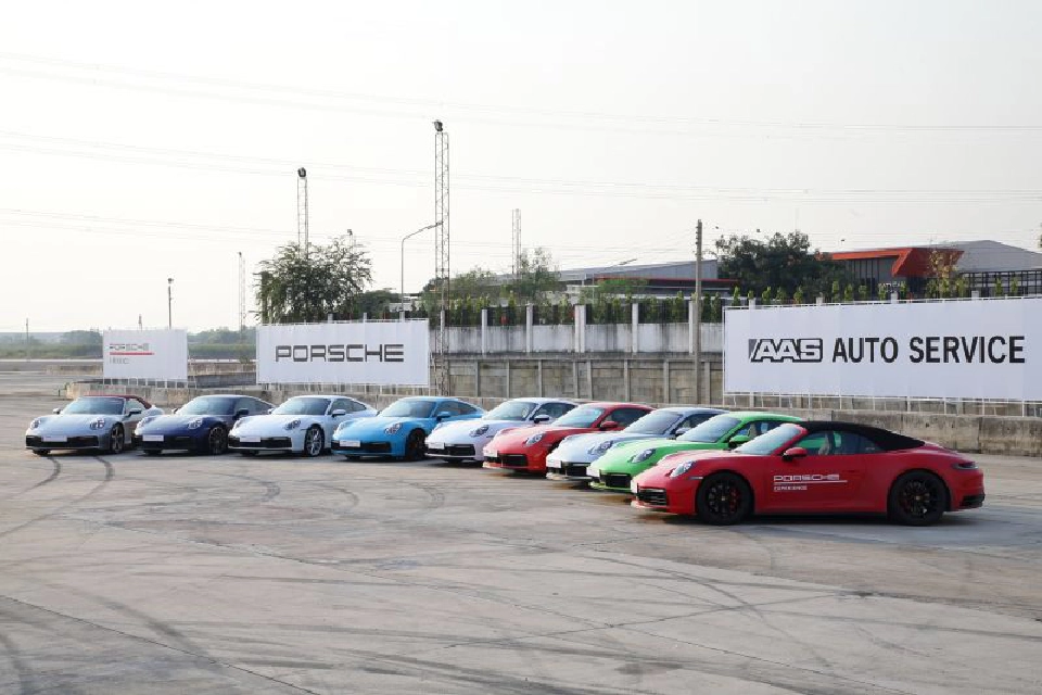 กระหน่ำปอร์เช่ 992 ค่าตัว 17 ล้าน