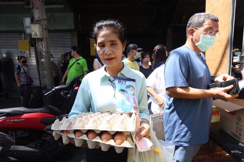 แห่ต่อคิวซื้อหน้ากากอนามัย(ภาพชุด+คลิป)