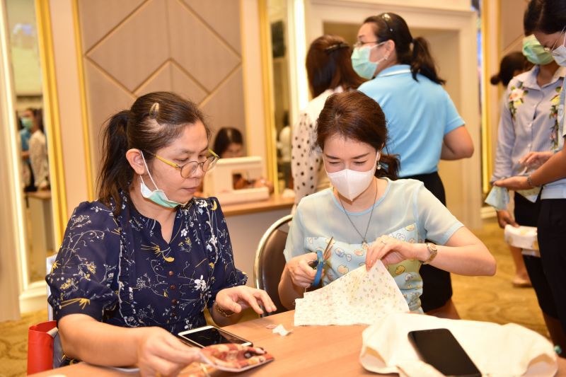 พาณิชย์แก้วิกฤติ  สอนเย็บหน้ากากใช้เอง