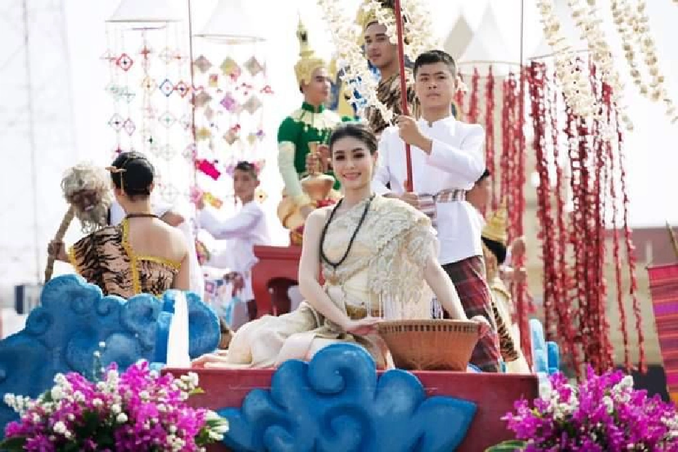 สวยงาม-อลังการ "บุญผะเหวด" (ภาพชุด)