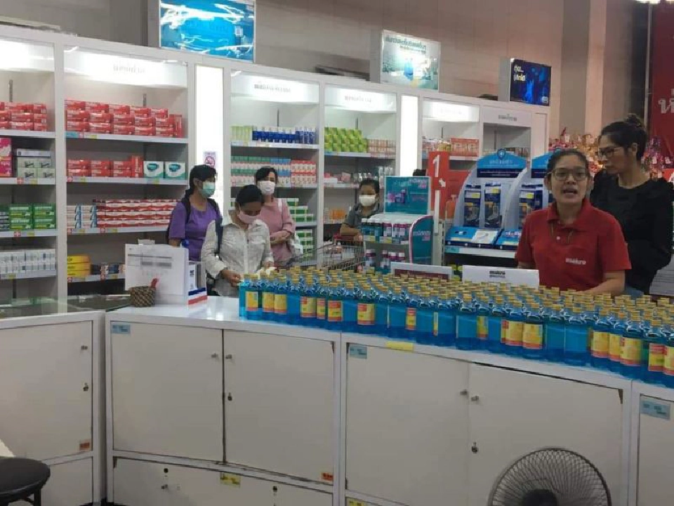 ภาพมันฟ้อง ประชาชน "ไขว่คว้า" หาผลิตภัณฑ์ป้องกันไวรัสโคโรนา