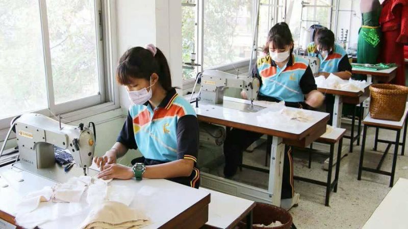 อาชีวะ 50 แห่งเร่งผลิตหน้ากากแจกประชาชน 2 แสนชิ้น