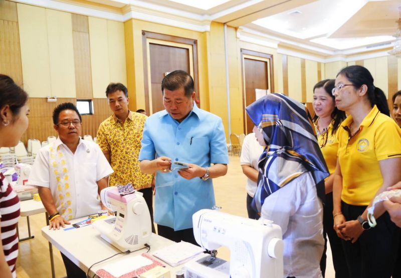 “นิพนธ์”​เพิ่มศักยภาพท้องถิ่น ให้ความรู้ทำหน้ากากอนามัย จ.สงขลา