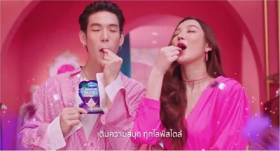 ฮอลล์ ชู “พรีเซ็นเตอร์ มาร์เก็ตติ้ง” เจาะเจนซี