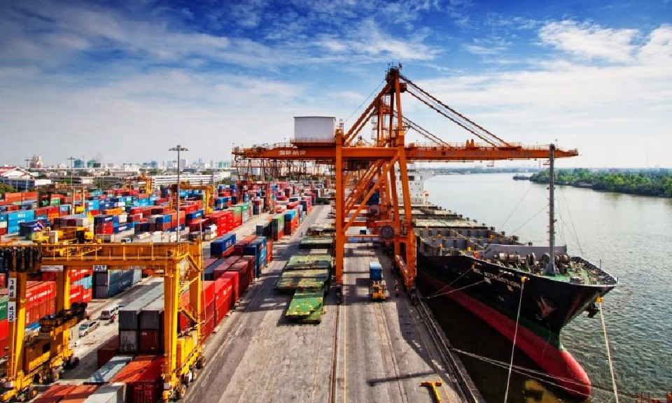 ยักษ์‘เซ็นทรัล’  ชิงดำ ท่าเรือคลองเตย     