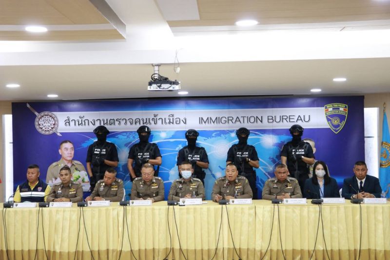 รวบขบวนการค้าหน้ากากอนามัย ออนไลน์ขายเกินราคา