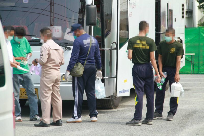 ศูนย์สัตหีบ ปล่อย 240 ผีน้อย กลับภูมิลำเนา
