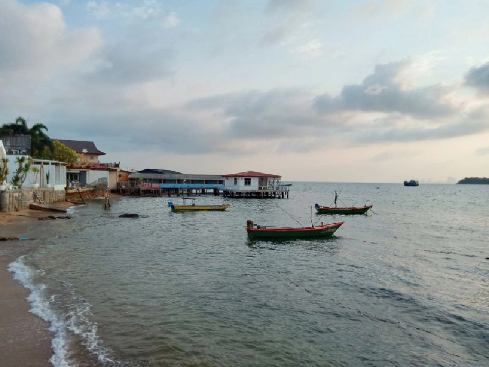‘เกาะล้าน’ เที่ยวปลอดภัย น้ำใส ทะเลสวย