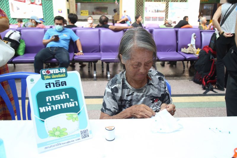 ภาพชุด  ลดความเสี่ยงโรคติดเชื้อไวรัสโคโรนา2019 (COVID-19)  หัวลำโพง และ บนรถไฟ
